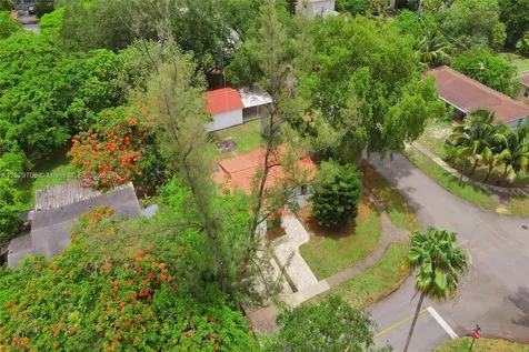 871 NE 122nd Street North Miami FL 33161