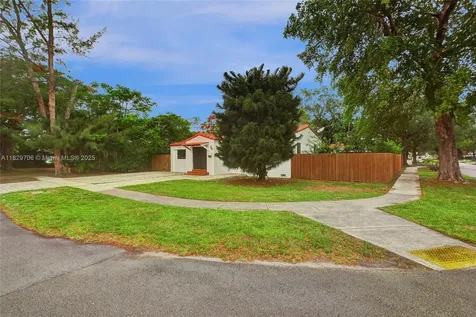 871 NE 122nd Street North Miami FL 33161