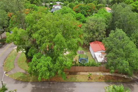 871 NE 122nd Street North Miami FL 33161