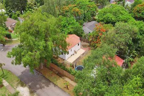 871 NE 122nd Street North Miami FL 33161