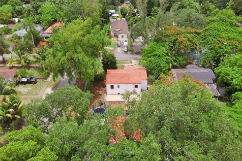 871 NE 122nd Street North Miami FL 33161