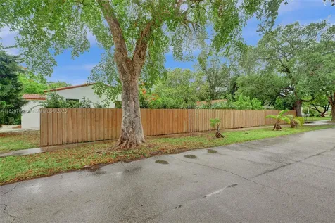 871 NE 122nd Street North Miami FL 33161