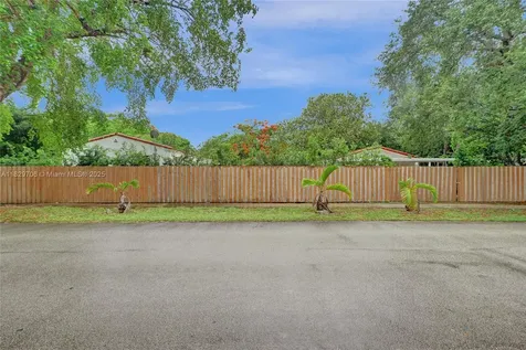 871 NE 122nd Street North Miami FL 33161