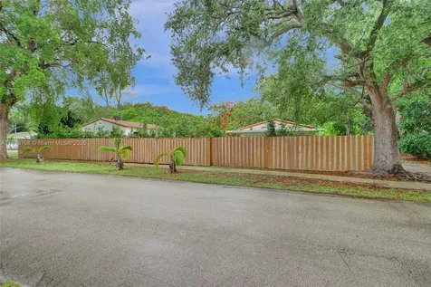 871 NE 122nd Street North Miami FL 33161