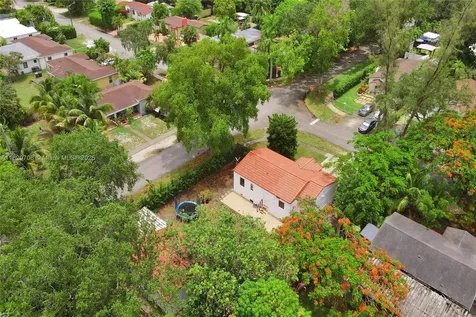871 NE 122nd Street North Miami FL 33161