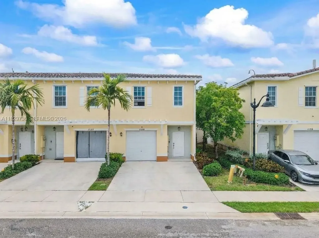 1128 NW 40th Terrace Lauderhill FL 33313
