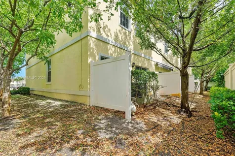 1128 NW 40th Terrace Lauderhill FL 33313