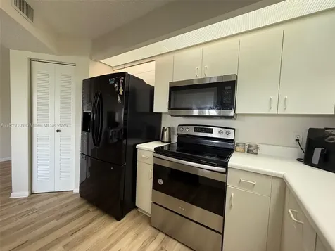 1400 SW 137th Avenue Pembroke Pines FL 33027