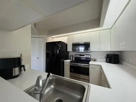 1400 SW 137th Avenue Pembroke Pines FL 33027
