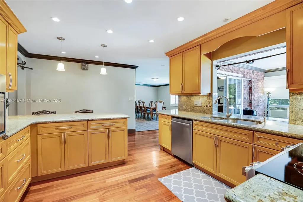 9750 NW 45th Manor Coral Springs FL 33065