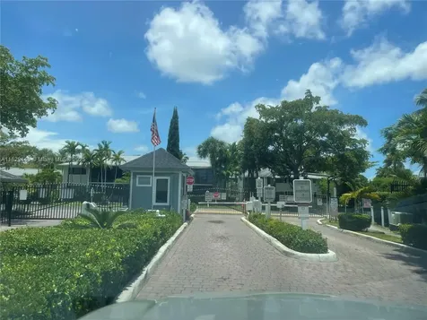 907 NE 199th Street Miami FL 33179