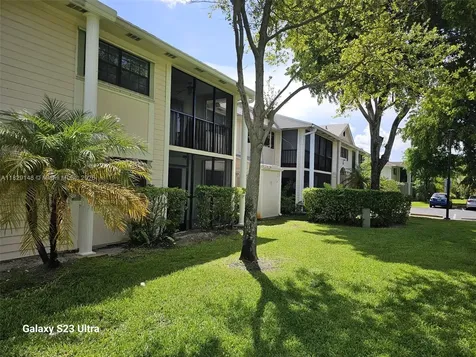 907 NE 199th Street Miami FL 33179