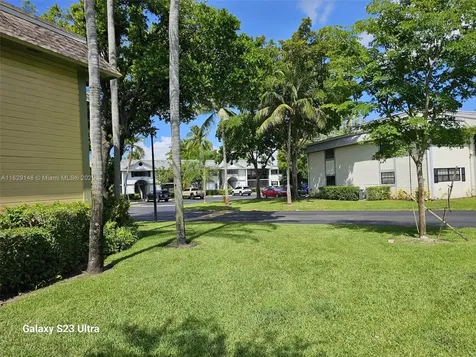 907 NE 199th Street Miami FL 33179