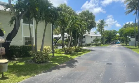 907 NE 199th Street Miami FL 33179