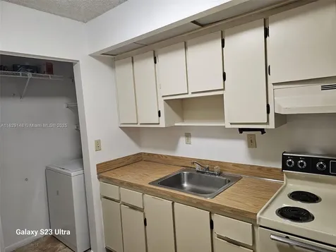 907 NE 199th Street Miami FL 33179
