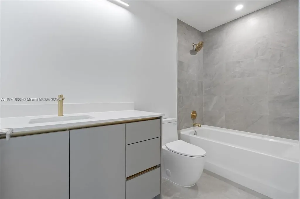 1571 NW 94th Way Coral Springs FL 33071