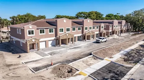 1571 NW 94th Way Coral Springs FL 33071