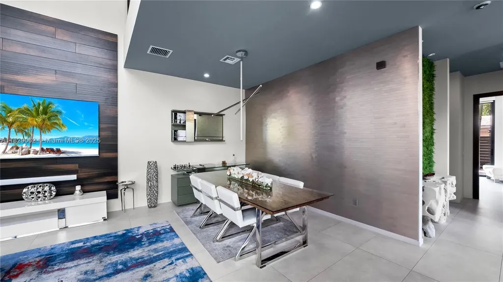 1600 NE 6 Street Fort Lauderdale FL 33304