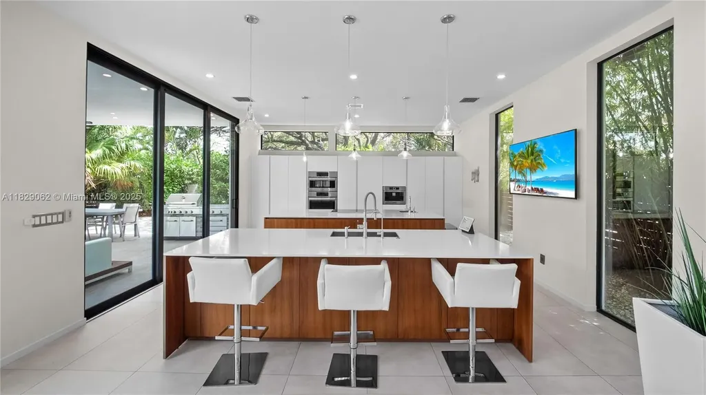 1600 NE 6 Street Fort Lauderdale FL 33304