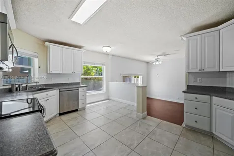 960 NW 185th Avenue Pembroke Pines FL 33029