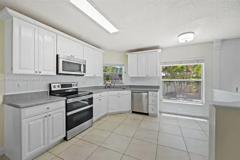 960 NW 185th Avenue Pembroke Pines FL 33029