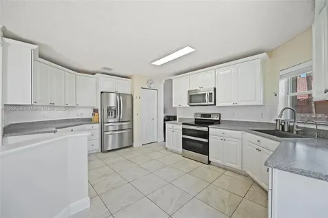 960 NW 185th Avenue Pembroke Pines FL 33029