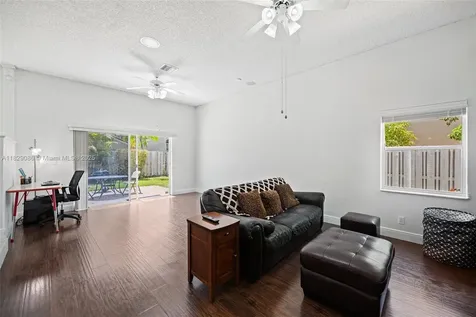 960 NW 185th Avenue Pembroke Pines FL 33029