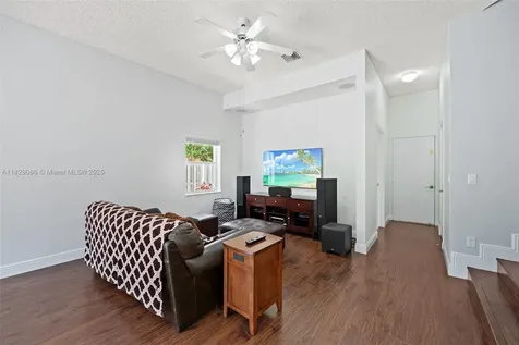 960 NW 185th Avenue Pembroke Pines FL 33029