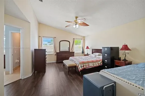 960 NW 185th Avenue Pembroke Pines FL 33029