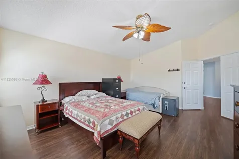 960 NW 185th Avenue Pembroke Pines FL 33029