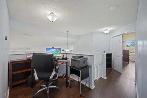 960 NW 185th Avenue Pembroke Pines FL 33029