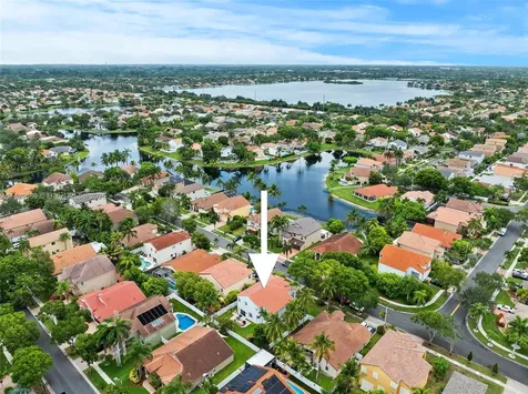 960 NW 185th Avenue Pembroke Pines FL 33029