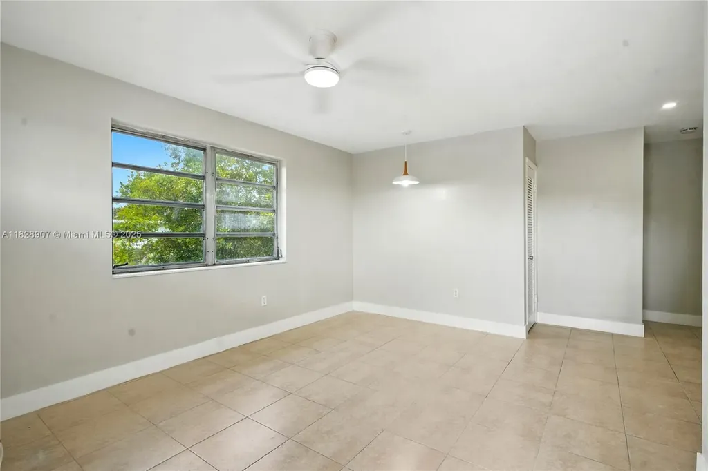 2085 NE 169th Street North Miami Beach FL 33162