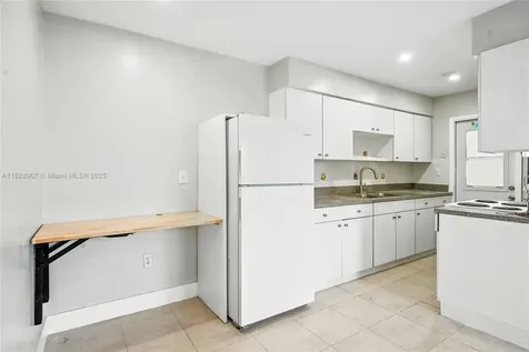 2085 NE 169th Street North Miami Beach FL 33162