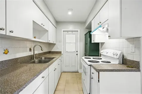 2085 NE 169th Street North Miami Beach FL 33162