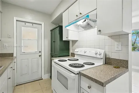 2085 NE 169th Street North Miami Beach FL 33162