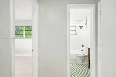 2085 NE 169th Street North Miami Beach FL 33162
