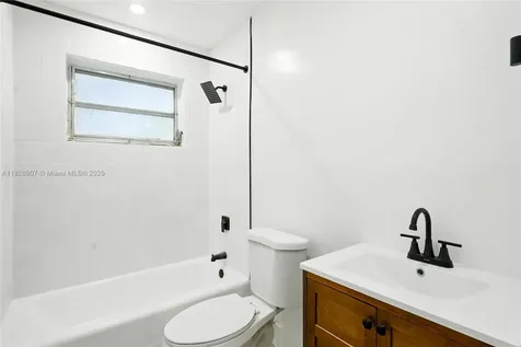 2085 NE 169th Street North Miami Beach FL 33162