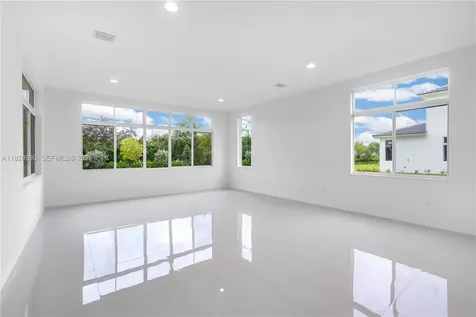 2210 SW 122nd Terrace Davie FL 33325