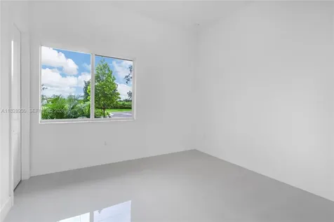 2210 SW 122nd Terrace Davie FL 33325