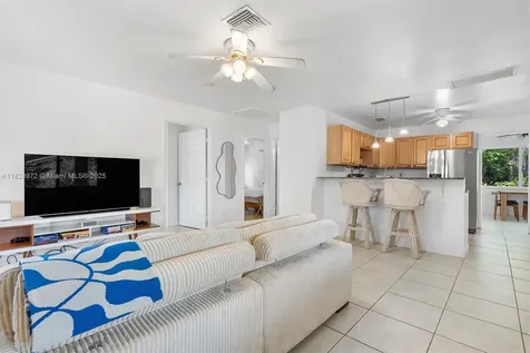 220 NW 35th Court Oakland Park FL 33309