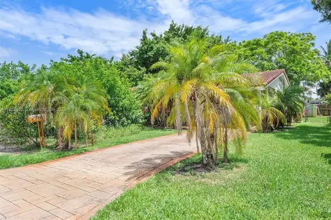 220 NW 35th Court Oakland Park FL 33309