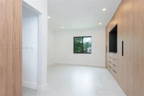 2181 SW 20th Street Miami FL 33145