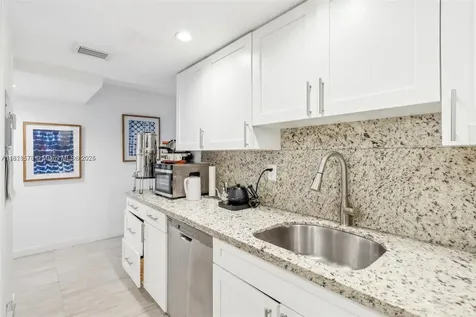 2401 Collins Avenue Miami Beach FL 33140