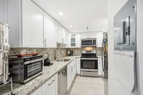 2401 Collins Avenue Miami Beach FL 33140