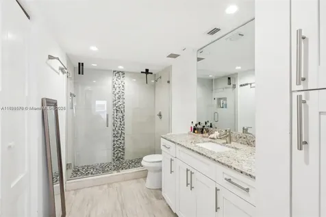 2401 Collins Avenue Miami Beach FL 33140