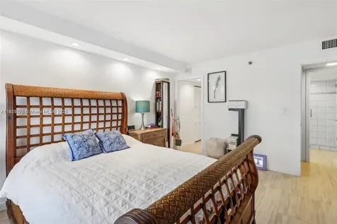 2401 Collins Avenue Miami Beach FL 33140