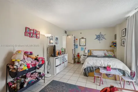 2401 Collins Avenue Miami Beach FL 33140