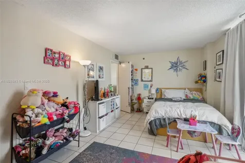 2401 Collins Avenue Miami Beach FL 33140