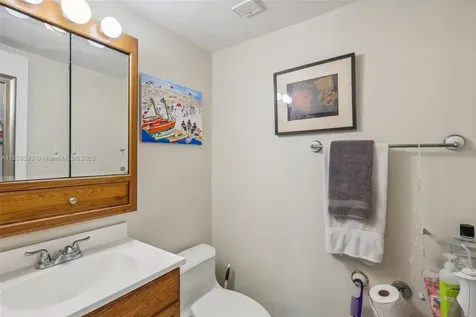 2401 Collins Avenue Miami Beach FL 33140